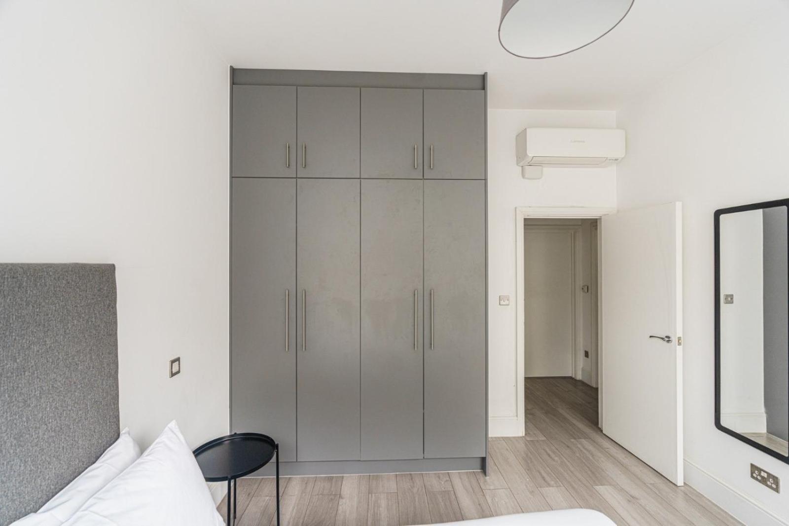The Apartments Kensington High Street London Bagian luar foto
