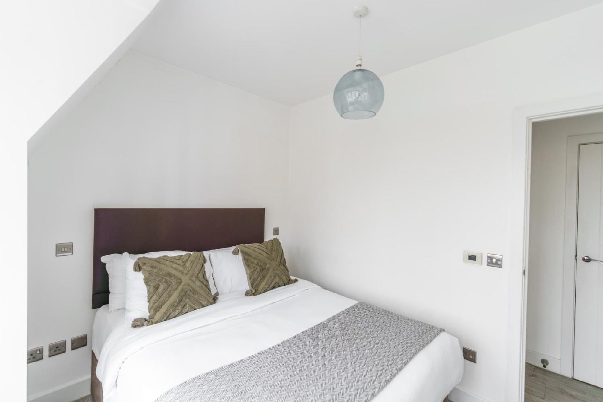 The Apartments Kensington High Street London Bagian luar foto